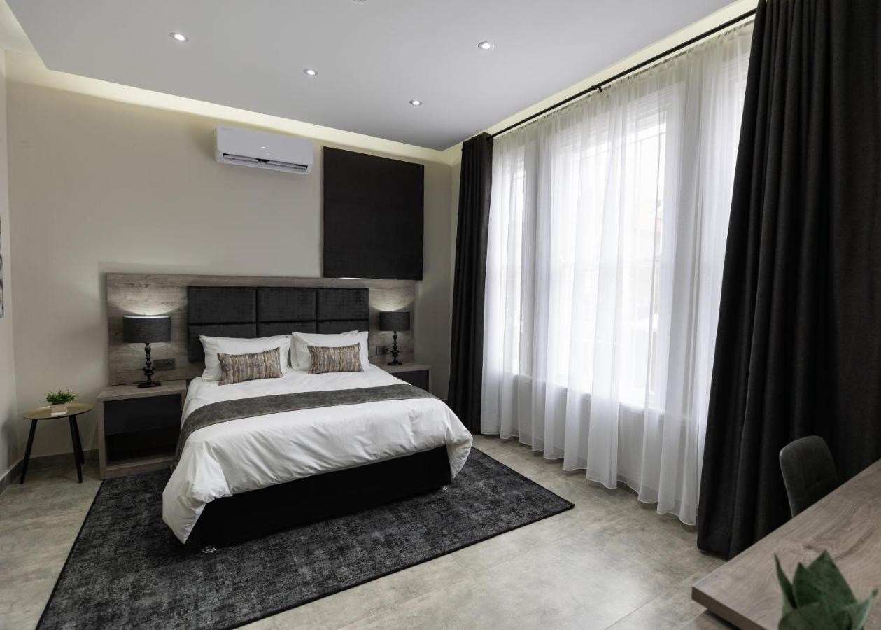 Luxe Boutique Hotel